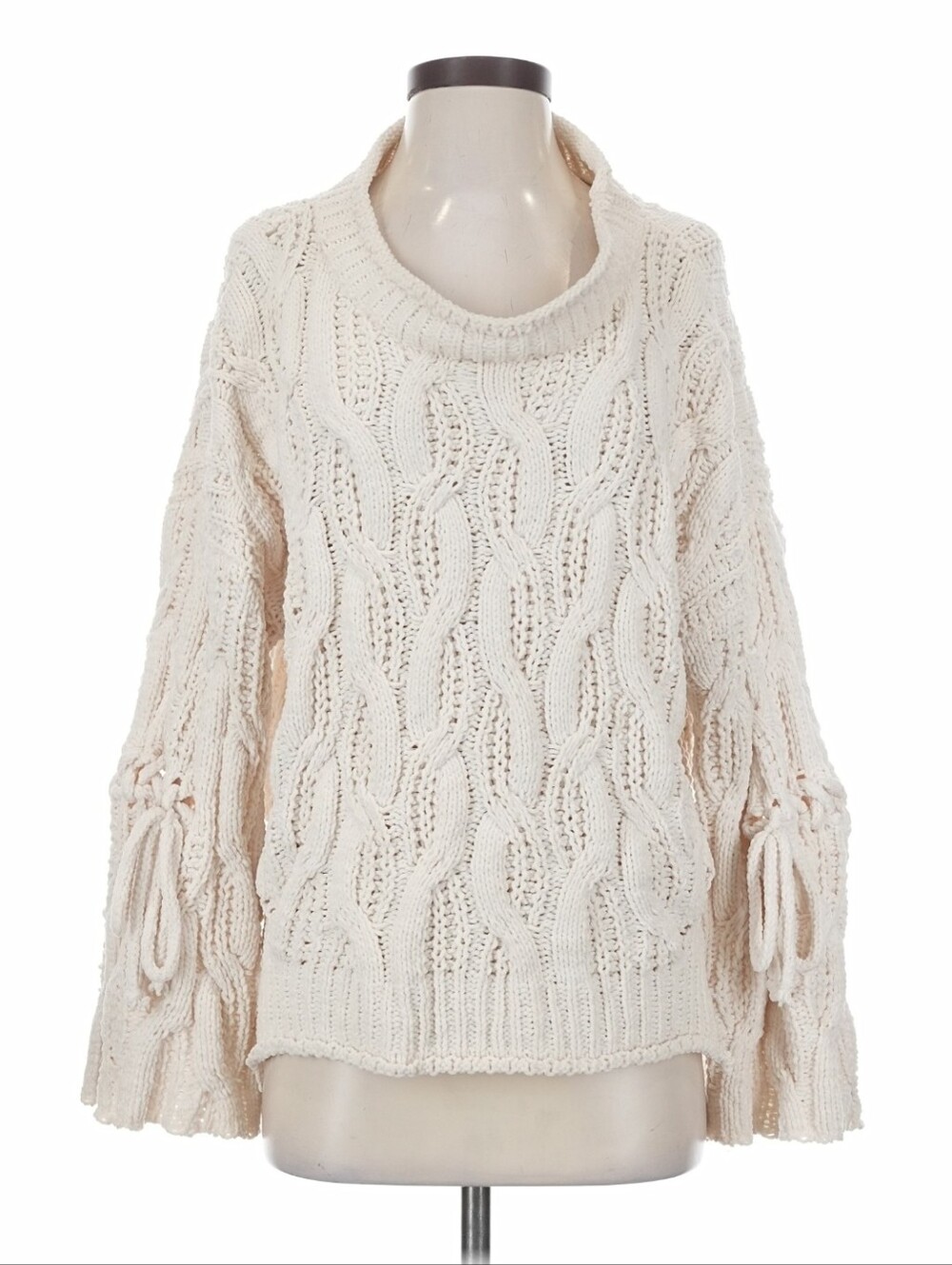 POL Size S Pullover in Cream